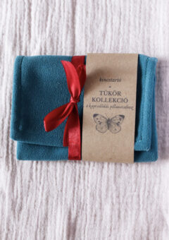 Boróka kincstartó: sötét petrol zöld bársony szütyő, minimalista kivitelben, rituális tárgyak tárolásához.