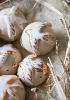 Kézműves aranyozott kerámia marokkő fecske és hold szimbólummal